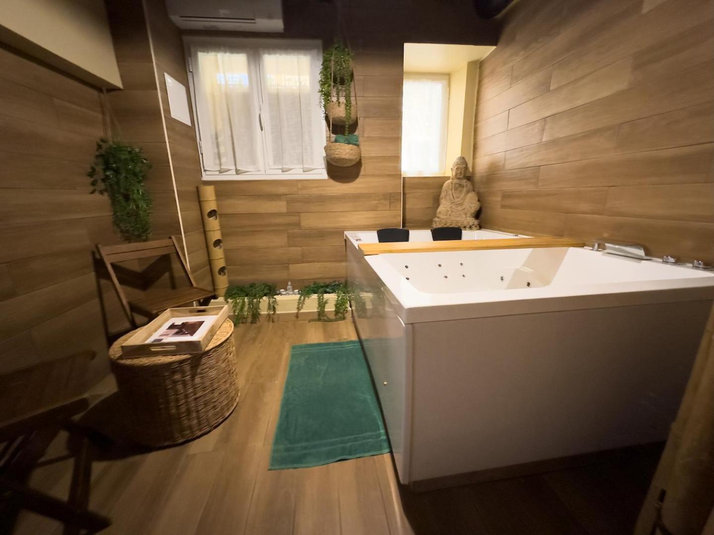 Le Balneo Jacuzzi Vieil Antibes Safranierアパートメント エクステリア 写真